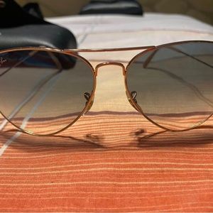 Ray Ban classic aviator sunglasses. No scratches